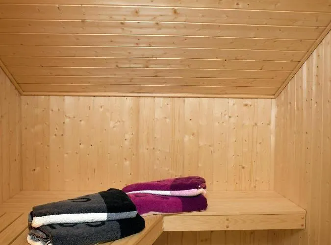 Daenische Ferienhaeuser Am Salzhaff Haus Kaept'n Nemo * インゼル・ペール